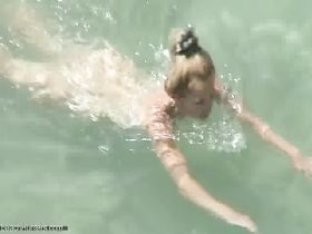 Голую попку отодрали на пляже перед скрытой камерой