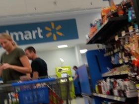 Мужчина заснимал на камеру одну женщину в коротком платье в магазине