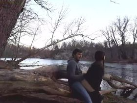 Трах парня с молодой няшкой на берегу реки перед скрытой камерой