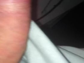 Мужик дрочит в офисе и заглядывает длинноногой секретарше шефа под юбку