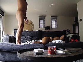 Сучка пристала к мужику и трахнула